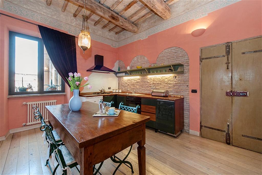 Friendly Rentals Artist Apartment
